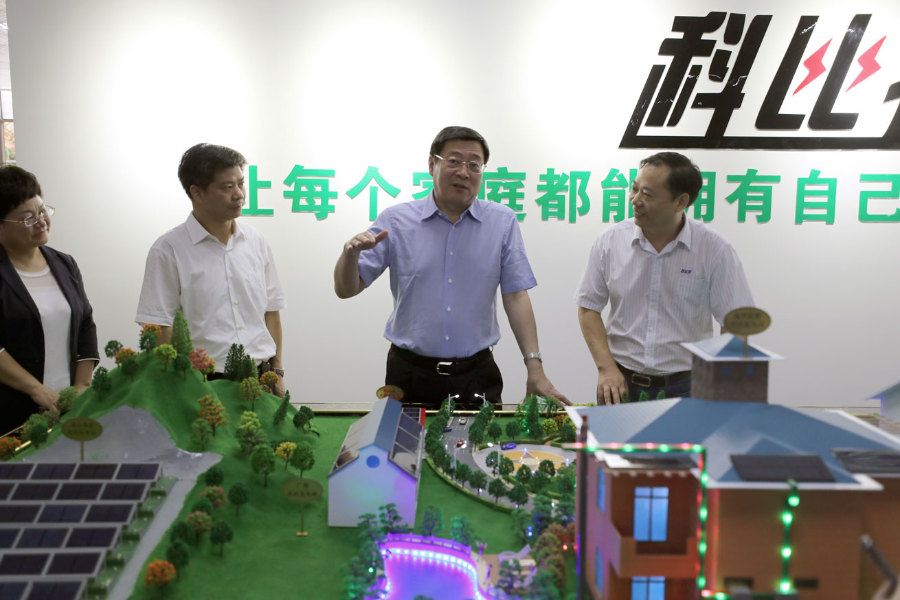 杜书记调研宝威体育在线.jpg